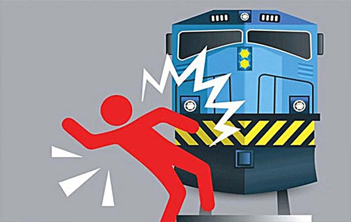 ট্রেনের ধাক্কায় জাবি কর্মকর্তা নিহত